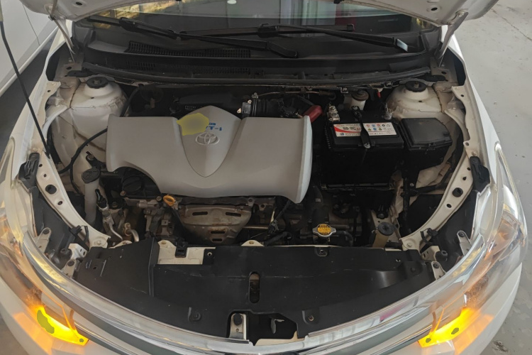 丰田 威驰 2014款 1.5L 手动智尚版机舱底盘24