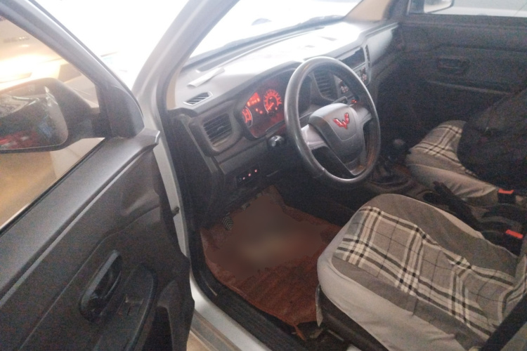 五菱汽车 五菱宏光V 2022款 1.5L劲取版电动助力LAR中控内饰20