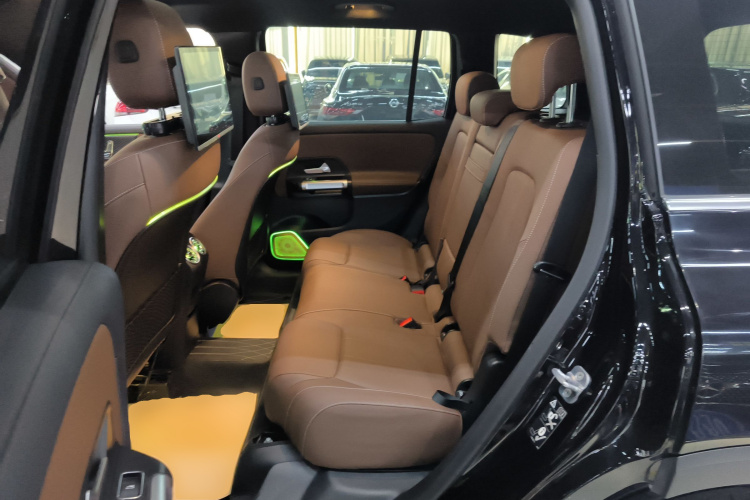 奔驰GLB 2025款 GLB 220 动感型中控内饰7004