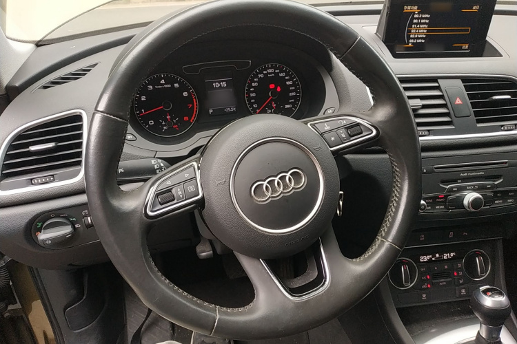 奥迪Q3 2018款 30周年年型 30 TFSI 时尚型中控内饰13