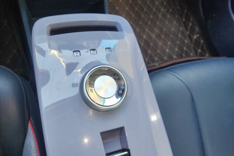 吉利几何E萤火虫 2022款 401KM 霹雳虎 4座局部细节18