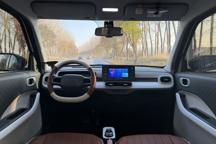 吉利银河 熊猫 2025款 210km 元气熊中控内饰7005