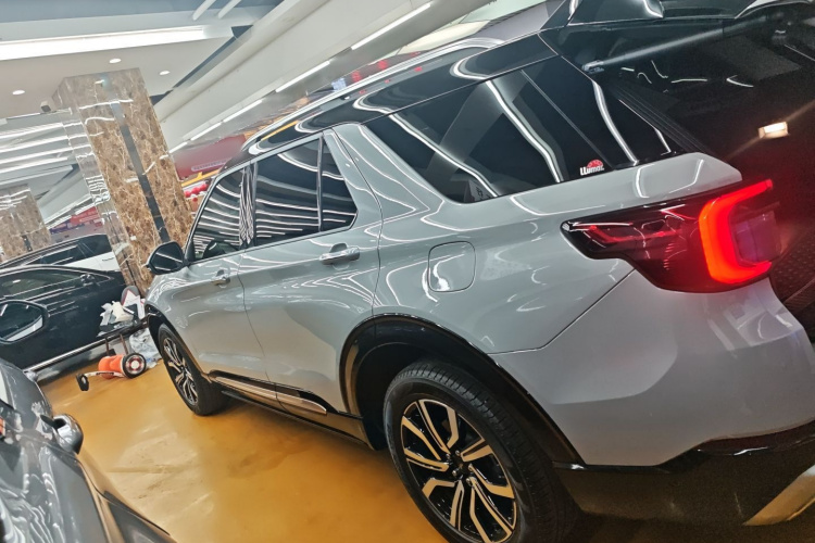 福特 探险者 2023款  EcoBoost 285 四驱赤金版 6座车身外观6003