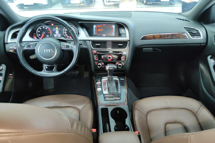 奥迪A4L 2016款 35 TFSI 典藏版 S line舒适型中控内饰7002