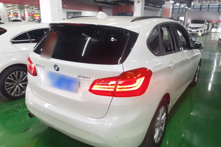 宝马2系旅行车 2016款 218i 领先型车身外观7