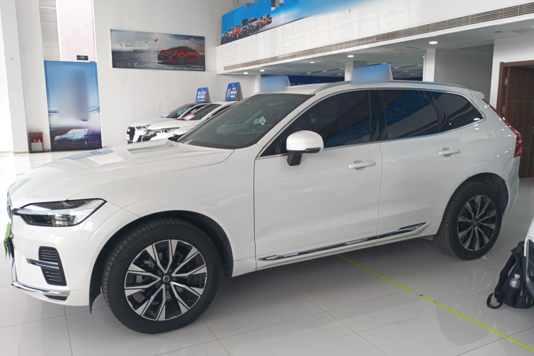 沃尔沃XC60 2025款 B5 四驱智远豪华版车身外观4