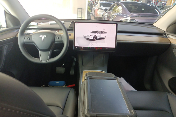 特斯拉 Model Y 2022款 改款 后轮驱动版中控内饰7002