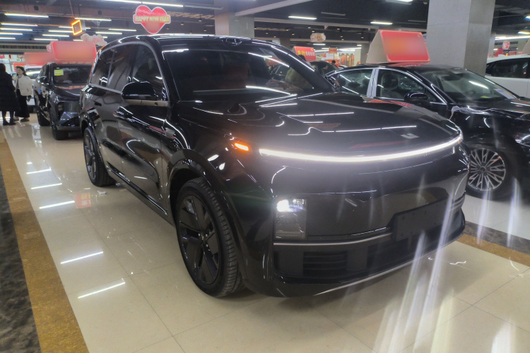 理想汽车 理想L9 2025款 Ultra 智能焕新版车身外观3