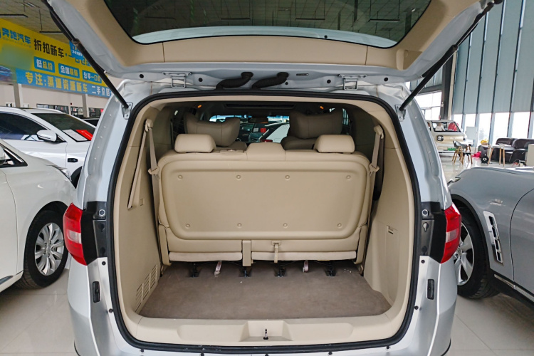 别克GL8 2018款 28T 豪华型 国VI机舱底盘23