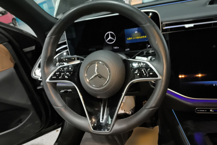 奔驰E级(进口) 2024款 E 300 豪华型运动版中控内饰13