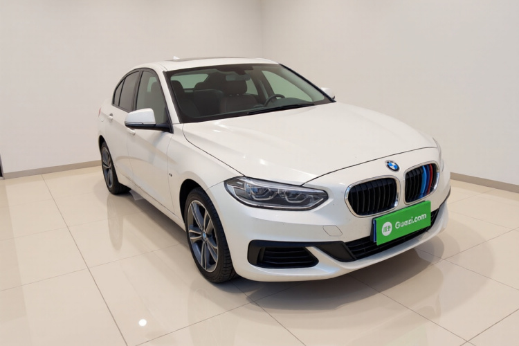 宝马1系 2020款 120i 时尚型车身外观3