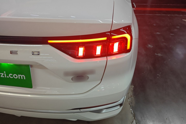 福特 蒙迪欧 2023款 EcoBoost 180 舒雅型车身外观9