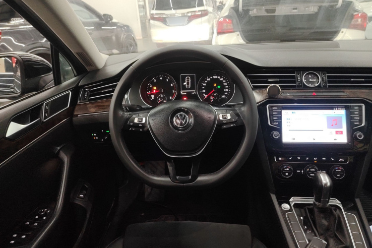 大众 迈腾 2017款 330TSI DSG 豪华型中控内饰13