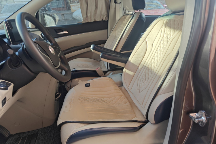 别克GL8 2023款 陆上公务舱 舒适型中控内饰19