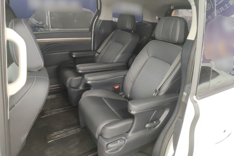 广汽传祺 传祺M8 2024款 领秀系列 390T 豪华版中控内饰7004