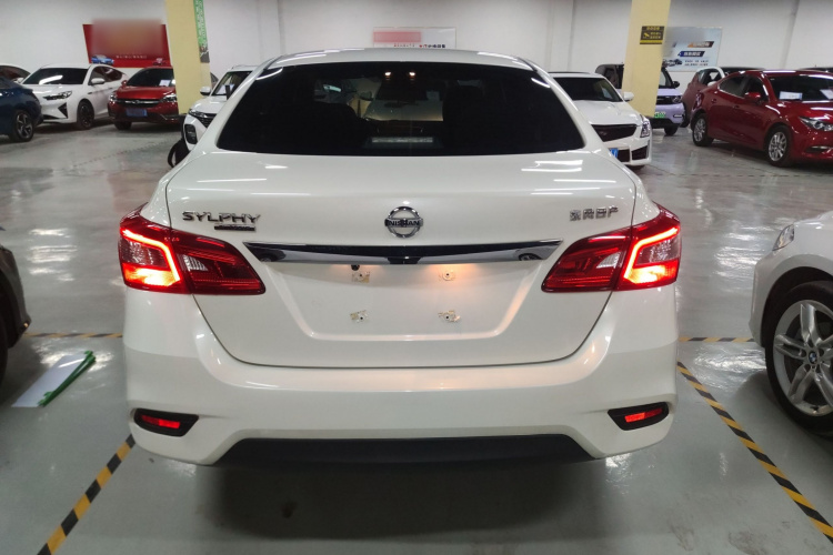 日产 轩逸 2024款 经典 1.6XE CVT舒适版车身外观6