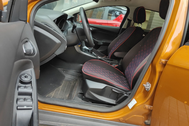 福特 福克斯 2017款 两厢 1.6L 手动舒适型智行版中控内饰20