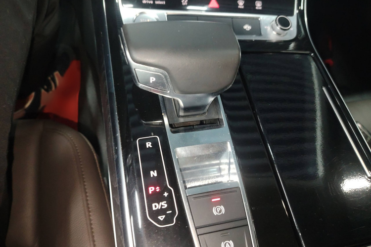 奥迪A8 2018款 A8L 55 TFSI quattro投放版精英型局部细节18