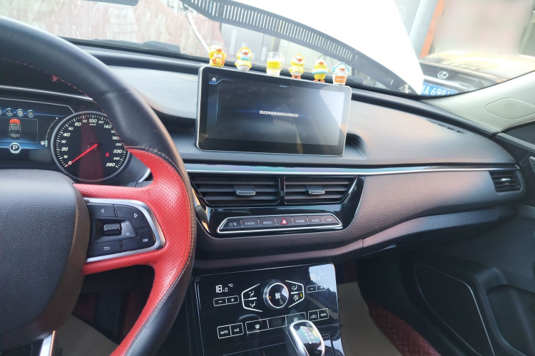 红旗H5 2019款 30TD 型动版中控内饰12