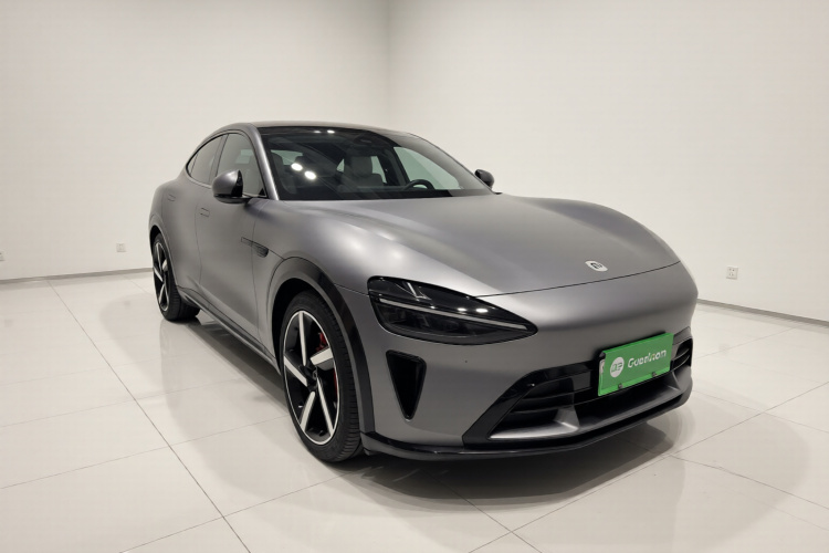 小米汽车 小米YU7 2025款 超长续航高性能四驱Max版车身外观3