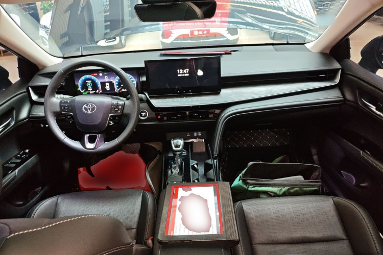 丰田 凯美瑞 2024款 双擎 2.5HG 尊贵版中控内饰7002