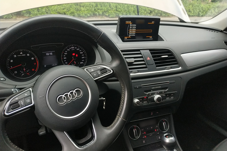 奥迪Q3 2018款 30周年年型 30 TFSI 时尚型中控内饰12