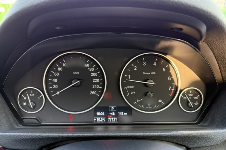 宝马3系 2014款 320i 时尚型局部细节14