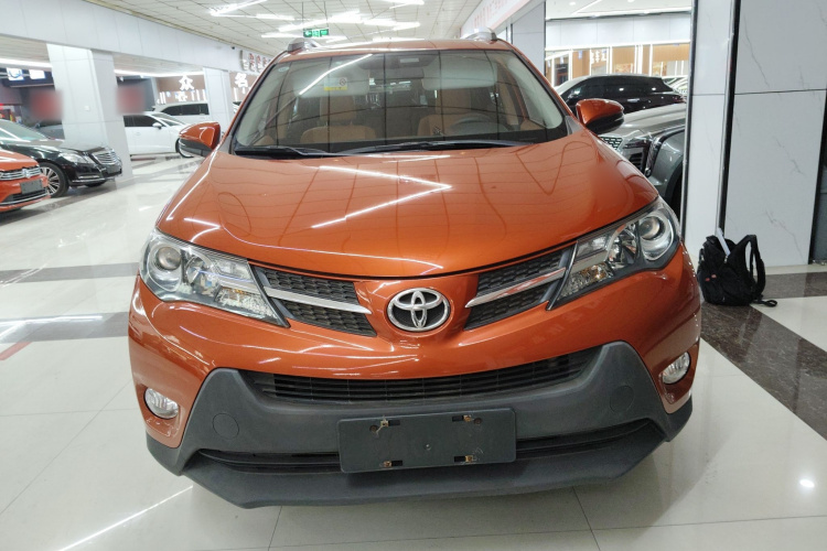 丰田 RAV4荣放 2013款 2.0L CVT四驱风尚版车身外观2