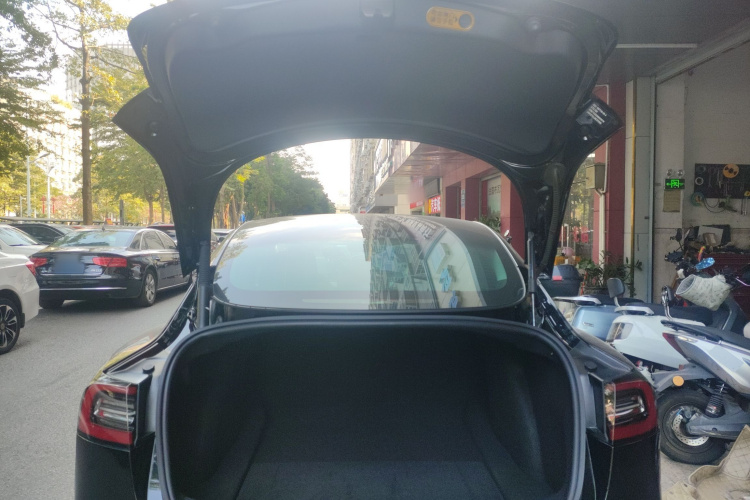 特斯拉 Model 3 2021款 改款二 Performance高性能全轮驱动版机舱底盘23