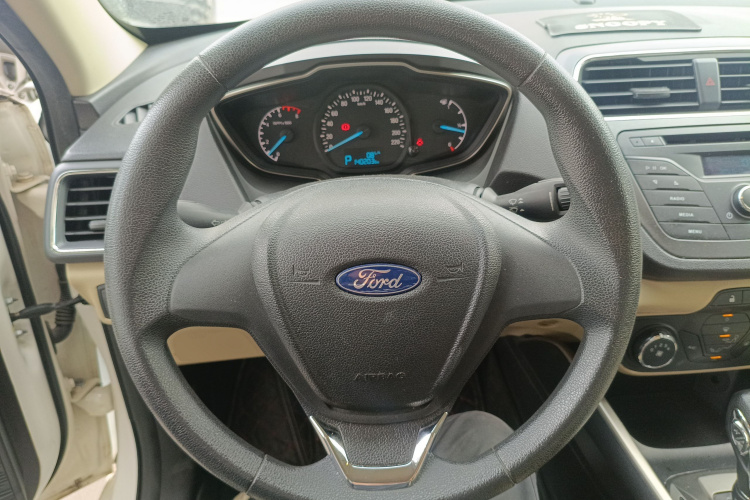 福特 福睿斯 2015款 1.5L 自动舒适型局部细节13