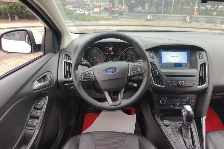 福特 福克斯 2018款 三厢经典 EcoBoost 180 自动精英型中控内饰13