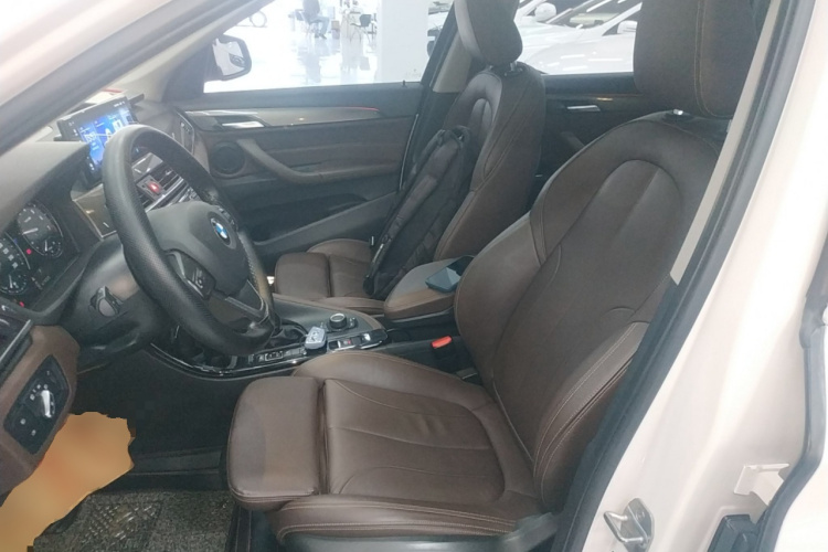 宝马X1 2019款 sDrive18Li 尊享型中控内饰19