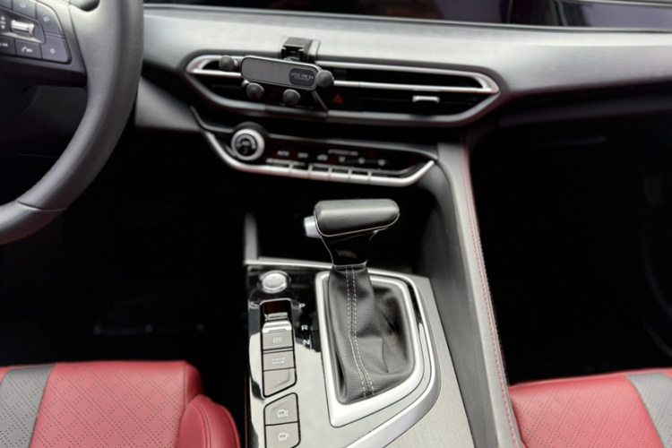 长安 逸动 2021款 PLUS 蓝鲸NE 1.4T GDI DCT尊贵型局部细节18