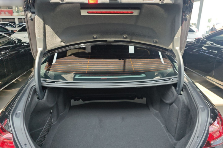 奔驰E级 2023款 改款 E 300 L 运动时尚型局部细节23