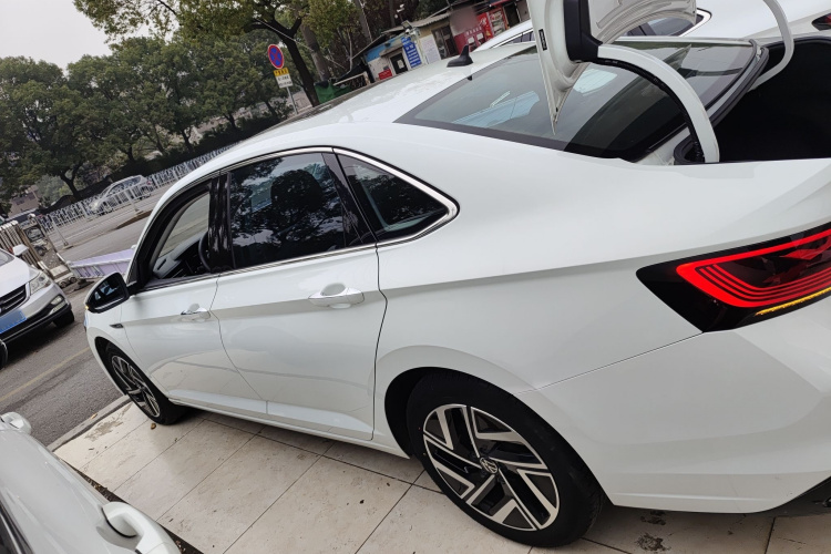 大众 速腾 2023款 200TSI DSG超越版车身外观4