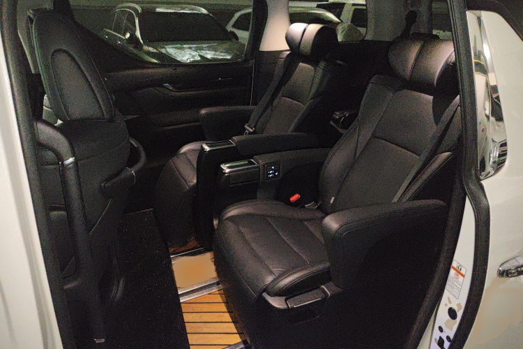 丰田 威尔法 2020款 双擎 2.5L HV豪华版中控内饰7004