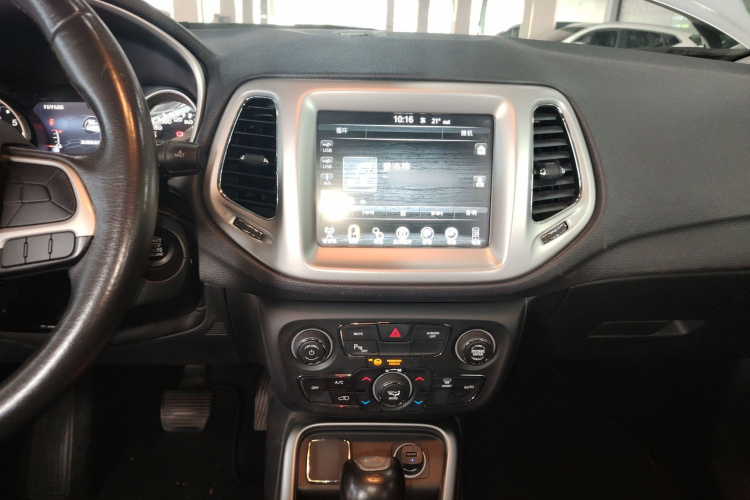 Jeep 指南者 2017款 200T 自动家享版局部细节16