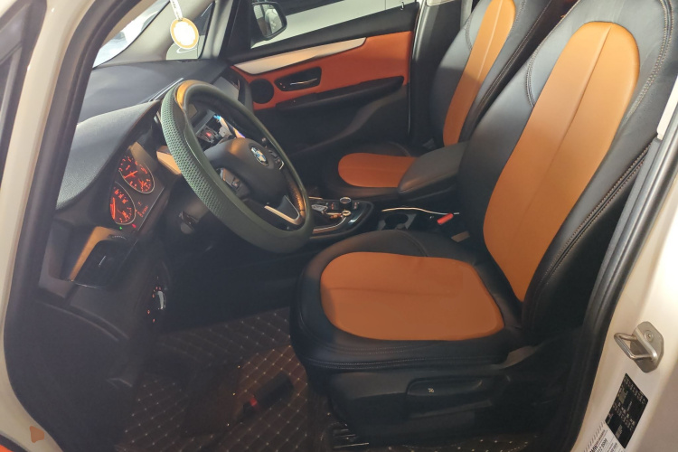 宝马2系旅行车 2016款 218i 时尚型中控内饰19