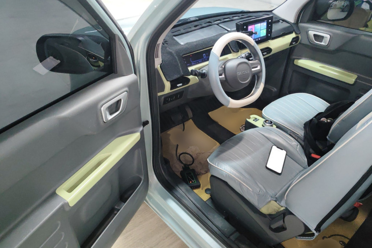 吉利银河 2023款 熊猫mini 200km 耐力熊中控内饰20