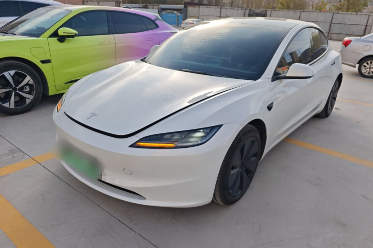 特斯拉 Model 3 2023款 后轮驱动版车身外观1