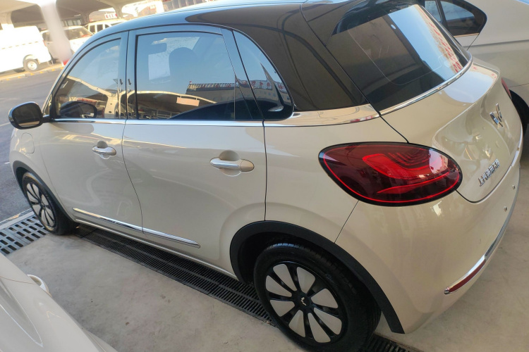 五菱汽车 五菱缤果 2023款 333km 灵犀互联款车身外观4