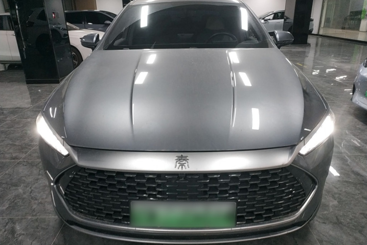 比亚迪 秦PLUS 2024款 荣耀版 DM-i 55KM领先型车身外观2