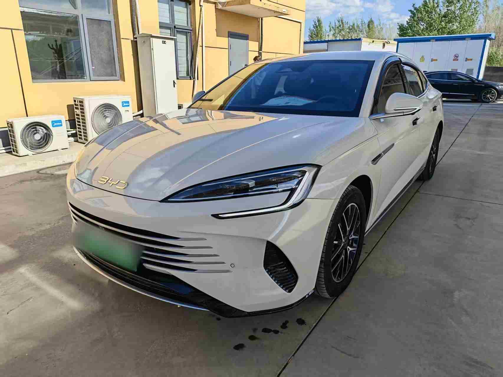廊坊二手比亚迪海豹07 DM-i 2025年款 花A级新车的钱买B+级排面？