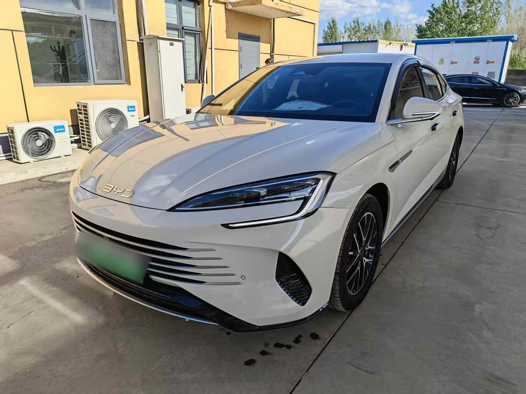 比亚迪 海豹07 DM-i 2025款 DM-i 1.5L 70km 精英型(1)