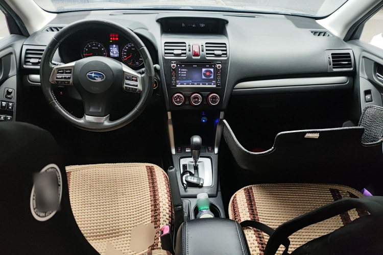 斯巴鲁 森林人 2014款 2.0i 自动豪华版中控内饰12