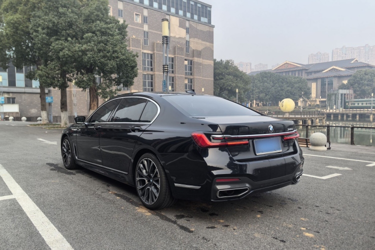 宝马7系 2021款 740Li 领先型 M运动套装车身外观6005