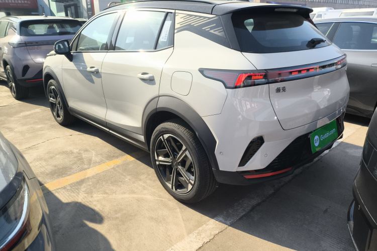 领克06 EM-P 2025款 EM-P 126长续航Halo车身外观4