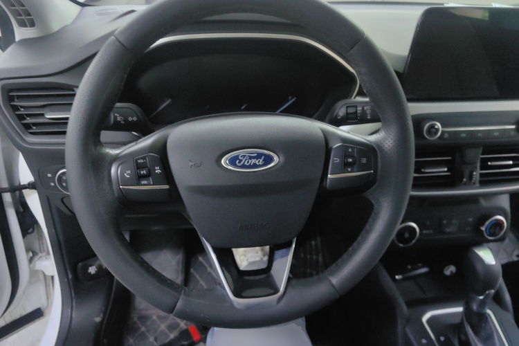 福特 福克斯 2020款 三厢 1.5L 自动锋跃型中控内饰13