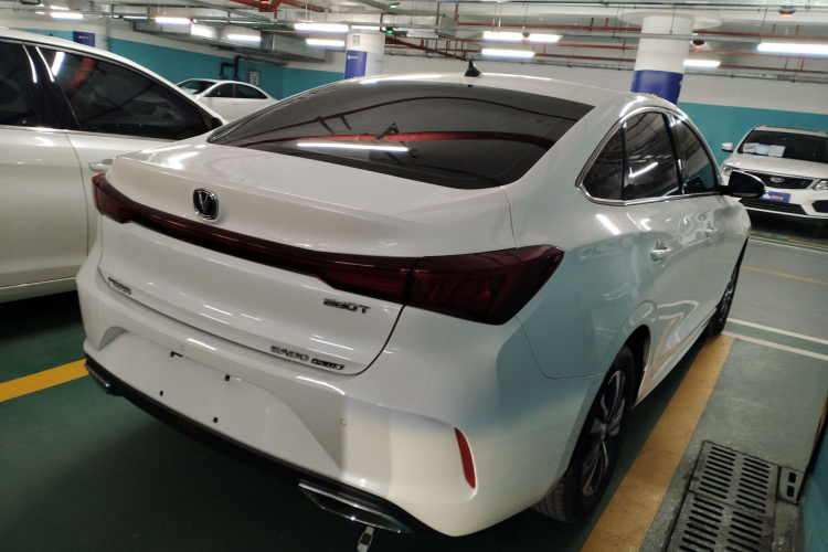 长安 逸动 2023款 畅享版 PLUS 蓝鲸NE 1.4T GDI DCT尊贵版车身外观7