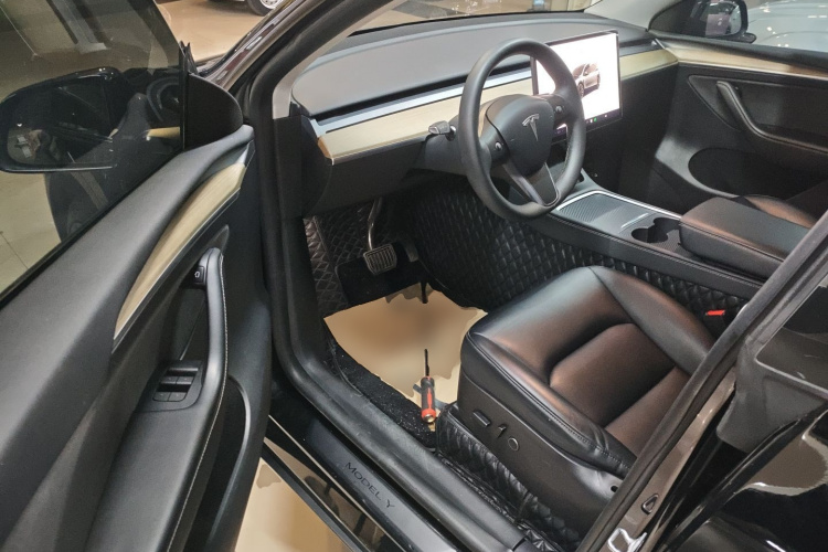 特斯拉 Model Y 2022款 改款 后轮驱动版中控内饰7003